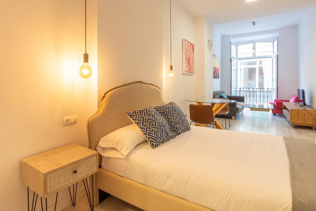 Апартаменты Urbe10 Plaza De La Constucion Premium Loft Малага Экстерьер фото