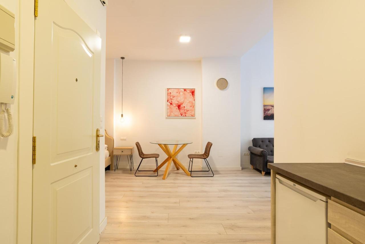 Апартаменты Urbe10 Plaza De La Constucion Premium Loft Малага Экстерьер фото